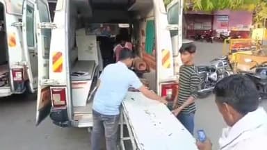 सीतापुर: मुद्रासन के पास सड़क पर अज्ञात वाहन ने बाइक को मारी जोरदार टक्कर, एक व्यक्ति हुआ घायल