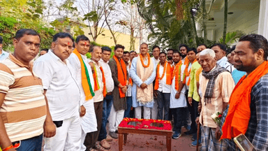 अकलतरा: अकलतरा में नरियरा के 2 कांग्रेसी और 2 निर्दलीय पार्षद भाजपा में शामिल, छग खनिज विकास निगम के अध्यक्ष का स्वागत