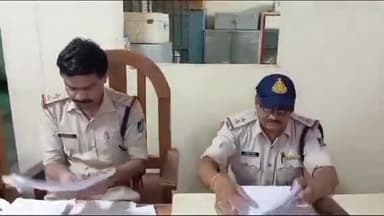 कुंडम: बघराजी में अवैध शराब बेचने के मामले में पुलिस ने महिला को 6 लीटर कच्ची शराब के साथ किया गिरफ्तार