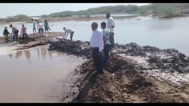 માળીયા: માળિયા મિયાણા તાલુકામાં રણવિસ્તારમાં અગરિયાઓને થયેલા નુકસાનનું વળતર આપવા માંગ કરાઇ