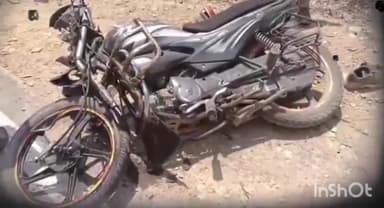 सिरोंज: भोपाल रोड पर मैजिक वाहन व बाइक के बीच हुई टक्कर, बाइक चालक हुआ घायल