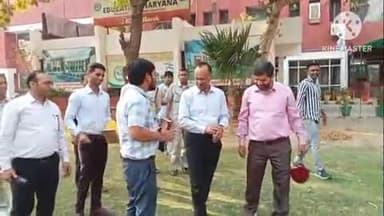 भिवानी: भिवानी में हरियाणा विद्यालय शिक्षा बोर्ड के अध्यक्ष डॉ. पवन कुमार ने कहा, पक्षियों का पर्यावरण संतुलन में अहम योगदान है