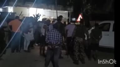 बरहट: मलयपुर रेलवे क्रॉसिंग पर CRPF की पिकअप वाहन रेलवे बैरियर से टकराई, हेड कांस्टेबल व चालक बाल-बाल बचे