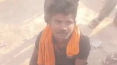 घाटमपुर: कुष्मांडा देवी मंदिर की पार्किंग में खड़े लोडर से बैटरी चोरी कर रहे चोर को लोगों ने पकड़कर किया पुलिस के हवाले