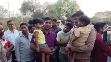 झांसी: पंचवटी क्रॉसिंग पर पटरियों पर बैठी दादी को देख युवक ने दोनों बच्चों को बचाया, दादी की हुई मौत