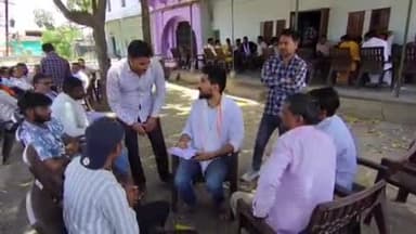 पीपलदा: पीपल्दा विधायक पटेल ने अपने आवास कोलाना पर विधानसभा क्षेत्र के लोगों की जनसुनवाई में अधिकारियों को हल करने के दिए निर्देश