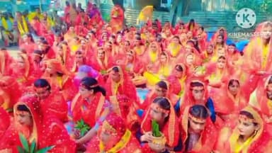 गोरौल: चैनपुर गांव में श्री भागवत कथा और ज्ञान महायज्ञ के लिए महिलाओं ने निकाली कलश यात्रा