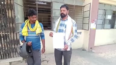 नरसिंहपुर: वाटर सप्लाई बंद होने से ग्रामीणों को नाले का पानी पीना पड़ रहा है, कलेक्टर को दिया आवेदन