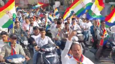 मंदसौर: महावीर जयंती से एक दिन पहले समाज ने घंटाघर गांधी चौराहा से भव्य वाहन रैली निकाली