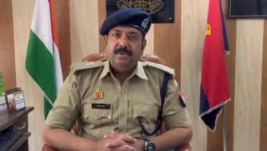 मेरठ: दौराला में होटल राजरानी में जुआ/सट्टा चलने की सूचना पर पुलिस ने छापा मारा जिसमें मौके से 31 व्यक्ति गिरफ्तार।
