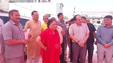 झालरापाटन: पूर्व मुख्यमंत्री वसुंधरा राजे ने झालावाड़ के खंडिया में राज्य की प्रथम पिंक पीएचसी का अवलोकन कर किया शुभारंभ