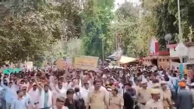 याद रखो! आज बिजली विभाग बेचा जा रहा है, कल पानी, स्कूल और अस्पताल भी बिकेंगे, ये सिर्फ कर्मचारियों की लड़ाई नहीं ये गरीब, दलित, पिछड़े, आदिवासी मजदूर और किसान की लड़ाई है!

जब तक बिजली सरकारी थी, गरीबों को सब्सिडी मिलती थी,