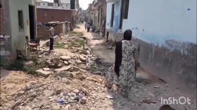 मुज़फ्फरनगर: नगरपालिका क्षेत्र के वार्ड 21 मे सड़कों पर जमी घास व विद्युत पोल की जगह लगे बांस ने खोली विकास कार्यों की पोल #jansamasya