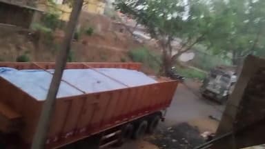 आंधी तूफान के कारण यातायात हुआ बाधित।
#Sandesh #andhi #तूफान