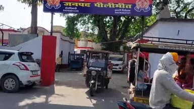 पूरनपुर: कोतवाली गेट पर पीटीओ ने बिना फिटनेस ई-रिक्शा पर की कार्रवाई, भेदभाव के तहत कार्रवाई करने का आरोप लगा