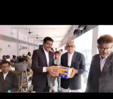 #एडवोकेट_डॉ_एस_एम_झा अपने अधिवक्ता साथियों के साथ...#कानूनी_सेवा_हेतु बेझिझक संपर्क करें Dr S M Jha Advocate #8757321840