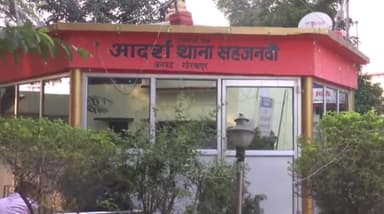 सहजनवा: सहजनवा थानाक्षेत्र में किन्नरों ने किया जमकर हंगामा, हाईवे जाम करने की कोशिश, पुलिस ने समझा-बुझाकर कराया मामला शांत