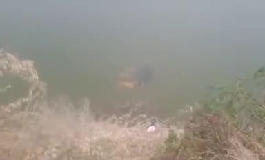 అడ్డాకుల: పొన్నకల్ గ్రామ చెరువులో పడ్డ ఆటో... ఐదుగురు ప్రయాణికులకు గాయాలు