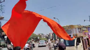 मंदसौर: नेहरू बस स्टैंड स्थित बड़े बालाजी मंदिर से निकाली गई ध्वजा यात्रा, तीन छतरी बालाजी मंदिर में अर्पित की जाएगी ध्वजा