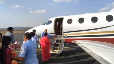 झालरापाटन: पूर्व CM वसुन्धरा राजे व सांसद दुष्यंत सिंह ने उत्तर भारत के तीसरे बड़े रन-वे वाले झालावाड़ एयरपोर्ट से भरी पहली उड़ान