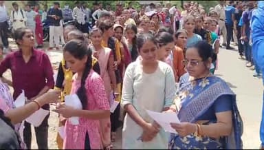 बांसवाड़ा: बांसवाड़ा शहर के नुतन स्कूल समेत 11 केंद्रों पर दी गई जेल प्रहरी भर्ती परीक्षा 2025 के पेपर