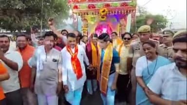 संभल: बहजोई में हनुमान जयंती के अवसर पर संभल के जिलाधिकारी की मौजूदगी में बड़े धूमधाम से शोभायात्रा निकाली गई