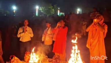 लखीसराय: बड़हिया कॉलेज गंगा घाट पर चैत पूर्णिमा के मौके पर जगदंबा मंदिर की ओर से गंगा महा आरती का आयोजन किया गया