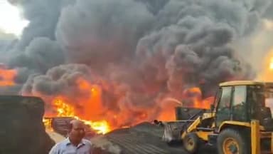 पीथमपुर के सेक्टर नंबर 3 में पाइप बनाने वाली फैक्ट्री में लगी आग, 
#pithampur #पीथमपुर #न्यूज #विजय
#आग_कंपनी