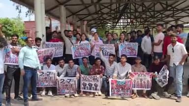 मप्र में 52% ओबीसी वर्ग के साथ BJP Madhya Pradesh बड़ा ही घिनोना कृत्य विगत 6 सालों से लगातार करते आ रही है.
हाई कोर्ट एवं सुप्रीम कोर्ट की ओर से 27% आरक्षण को लेकर कोई रोक नही है,
 फिर भी मध्य प्रदेश की Dr Mohan Yadav सरकार लागू न