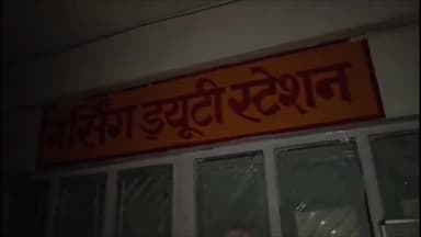 इटावा: जिला अस्पताल के वार्ड में आंधी के चलते बिजली गुल होने से मरीज, तीमारदार और स्टाफ परेशान नजर आए