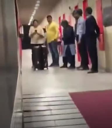 #सोनीपत ओपी जिंदल यूनिवर्सिटी में पढ़ने वाला #बॉयफ्रेंड अपनी #गर्लफ्रेंड को सूटकेस में छिपाकर बॉयज हॉस्टल में ला रहा था,