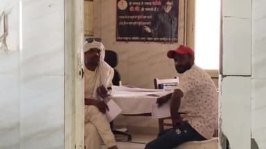 बीना: सिविल अस्पताल में नहीं सुधर रही व्यवस्थाएँ; डॉक्टर के इंतज़ार में बैठे रहे मरीज़, SDM ने कहा- होगी कार्रवाई