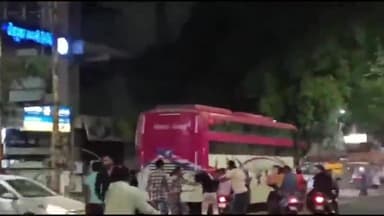 झांसी: नंदनपुरा चौराहे के पास हुई मारपीट का वीडियो हुआ वायरल