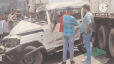 तमाड़ 1: कांची पुल के पास ट्रेलर और बोलेरो की टक्कर, सात लोग घायल