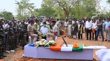 कर्रा: काटी पोहराटोली गांव में शहीद आरक्षी सुनील धान को जिला प्रशासन ने दी श्रद्धांजलि