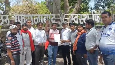 निजी स्कूलों की मनमानी के विरोध व 11 सूत्री मांगो को लेकर राष्ट्रीय युवा वाहिनी ने नगर विधायक को ज्ञापन दिया।