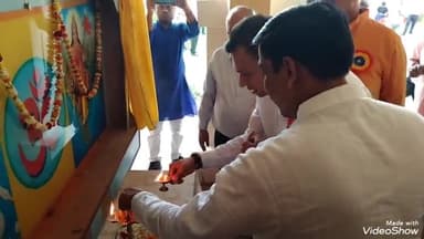 मिर्ज़ापुर: सरस्वती विद्या मंदिर महंत शिवाला में नगर विधायक, मड़िहान विधायक और नगर पालिका अध्यक्ष ने चार क्लासरूम का उद्घाटन किया