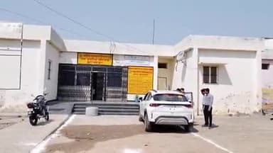 बुलंदशहर: वन स्टॉप सेंटर में किशोरी को जमीन पर गिराकर पीटने का वीडियो हुआ वायरल, डीएम ने जांच रिपोर्ट भेजने के दिए आदेश