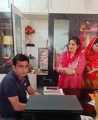 बुलंदशहर: गंगानगर स्थित आवास पर सदर विधायक ने की जनसुनवाई, अधिकारियों को समस्याओं के निस्तारण के लिए किया निर्देशित