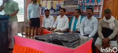 बिक्रमगंज: बिक्रमगंज प्रखंड के खैरा भूधर में आयोजित समारोह में उत्कृष्ट प्रदर्शन करने वाले छात्र-छात्राओं को सम्मानित किया गया