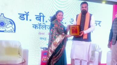 कस्बा: सम्राट चौधरी ने नगर परिषद कस्बा की मुख्य पार्षद कुमारी छाया को राजनीति में उनके कार्य के लिए सम्मानित किया