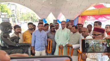 सुपौल: सुपौल के अंबेडकर चौक पर सांसद ने अंबेडकर जयंती पर प्रतिमा पर पुष्प अर्पित किए