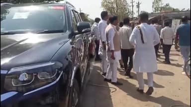 शाहजहांपुर-BJP MLA वीर विक्रम सिंह की गाड़ी पर हमला, कार में घोंपी सरिया, टायर को फाड़ने की कोशिश।
#shahjahanpur #news