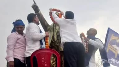 अधौरा: अधौरा जिला परिषद की भूमि में बाबा भीमराव अंबेडकर की प्रतिमा का अनावरण उनके जयंती पर किया गया