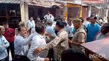 सादाबाद: सादाबाद तहसील में चैंबर निर्माण को लेकर अधिवक्ता और लेखपाल के बीच हुआ विवाद और हंगामा, पुलिस को करना पड़ा हस्तक्षेप