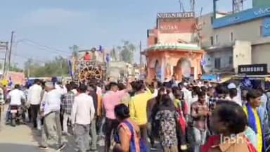 बलरामपुर: डॉ भीमराव अंबेडकर जयंती के अवसर पर भीम आर्मी के कार्यकर्ताओं ने वीर विनय चौराहे पर निकाला जुलूस