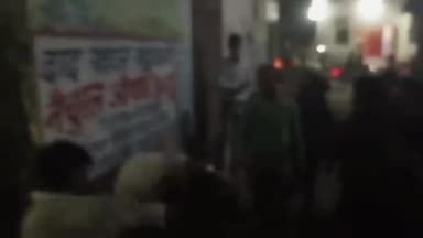 रामपुर: पनबड़िया की साप्ताहिक बाजार में कुछ लोगों ने एक युवक को चोर समझकर जमकर पीटा, युवक को बिना पुलिस कार्रवाई के छोड़ा गया