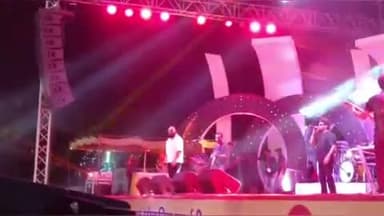 बुलंदशहर: जिला प्रदर्शनी बुलंदशहर महोत्सव में बॉलीवुड गायक बी पराक नाइट का आयोजन, बॉलीवुड सिंगर के गानों पर झूमे लोग