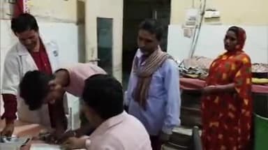 इकौना: गजेड़ी गंज चौराहे पर बाइक की टक्कर से पैदल जा रहे व्यक्ति घायल, इलाज के लिए सीएचसी इकौना पहुंचाया गया