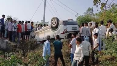 पीलीभीत: गुलड़िया भूपसिंह प्राइमरी स्कूल के पास अनियंत्रित होकर पुलिया से टकराई कार, एक की मौत और पांच घायल